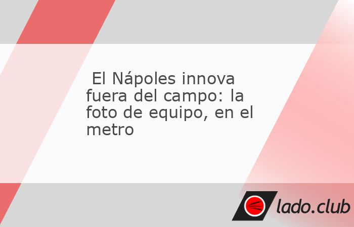 El Nápoles, flamante líder de la Serie A, es un equipo que innova también fuera del campo y que se sacó la foto de equipo en el metro, en una de las renovadas estaciones de la ciudad, considerada 