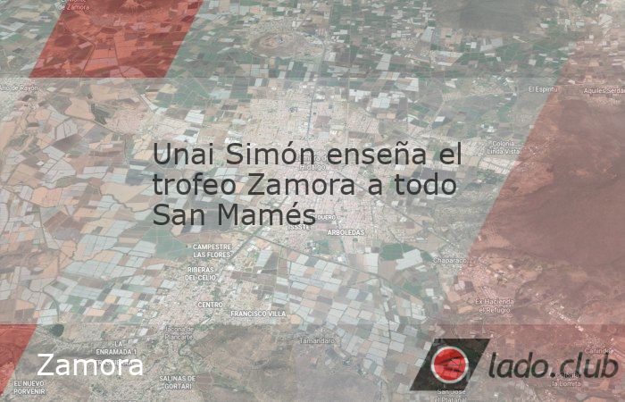 Unai Simón ha aprovechado su primera convocatoria de la temporada 2024-25 para enseñar a todo San Mamés el trofeo Zamora ganado en la campaña anterior. El de Murgia ha salido al campo con la Copa 